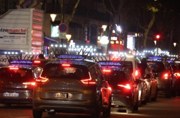París: Quinientos vehículos participan en el desfile de Janucá de Lubavitch [Vídeo y fotos]