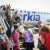 Batalla de Shabat en Arkia: Los trabajadores se rebelan contra la venta prevista a un inversor Haredí que busca suspender los vuelos en Shabat
