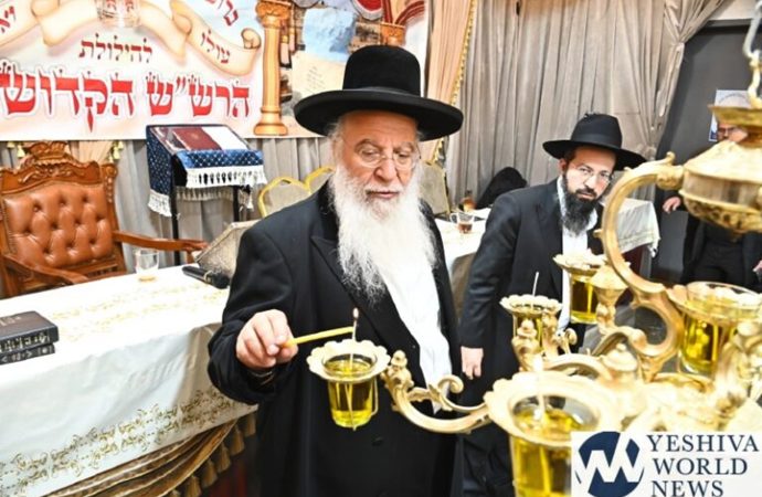 Yom Shekuló Torá se celebra en Rashash Yartzheit
