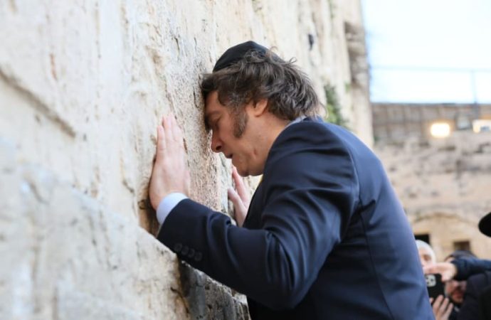 “Hoy quemamos judíos”: estudiantes argentinos profieren cantos antisemitas en viaje de graduación