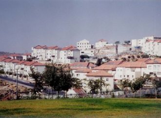 <strong>Reclutamiento.</strong> En la ciudad hareidí de Beitar Illit la policía militar intenta arrestar a Avreich