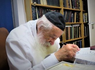 <strong>Zakein HaPoskim HaRav Nebenzahl.</strong> Incluso un judío haredí que no estudia no puede alistarse en las Fuerzas de Defensa de Israel