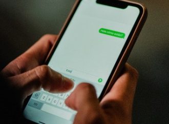 Israel advierte sobre un operativo de reclutamiento de espías iraníes tras la aparición de mensajes grabados en teléfonos