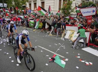 <strong>Antisemitismo.</strong> El ministro español afirma que el equipo ciclista israelí debería ser expulsado de la Vuelta tras las protestas
