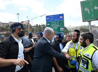 <strong>Atentado en Ramot.</strong> Al día siguiente de un fallo indignante: Netanyahu critica duramente a la Corte Suprema en el lugar del ataque terrorista de Ramot
