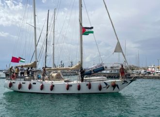 La flotilla de Gaza desafía los llamados a detenerla mientras Israel se prepara para una interceptación de alto riesgo