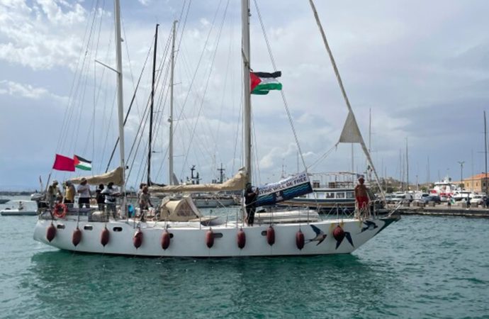 La flotilla de Gaza desafía los llamados a detenerla mientras Israel se prepara para una interceptación de alto riesgo