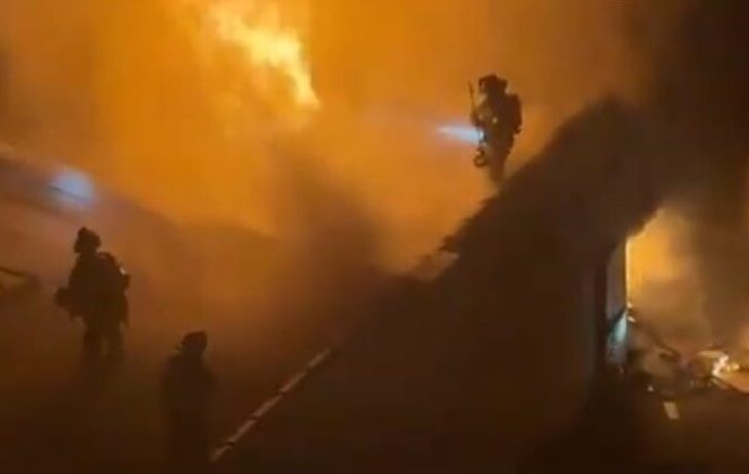 Un incendio masivo en Flatbush se extiende al almacén de Guemaj “Bobbie’s Place” 