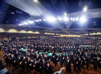 Fotos: Miles de personas se unen al Rebe de Satmar en Kalahari para el Gran Kinnus Lomdim y Siyum que conmemora la mitad del Shas