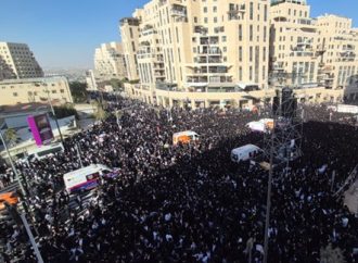 Vea la transmisión en vivo: Manifestación del “millón de hombres” en Jerusalem: Cientos de miles protestan contra el reclutamiento obligatorio en las yeshivot y el encarcelamiento