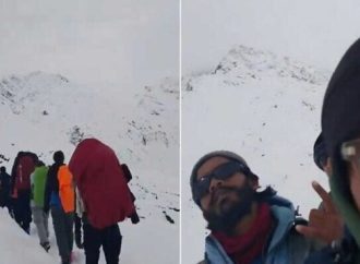 Decenas de israelíes rescatados de una mortal tormenta de nieve en el Himalaya mientras un ciclón desata el caos en Nepal