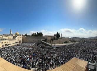 Decenas de miles de personas asisten a Bircat Kohanim en Kótel