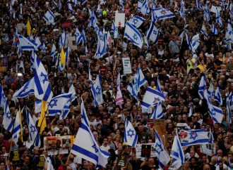 Encuesta impactante: 1 de cada 4 israelíes está pensando en irse, incluido el 60% de los jóvenes israelíes seculares