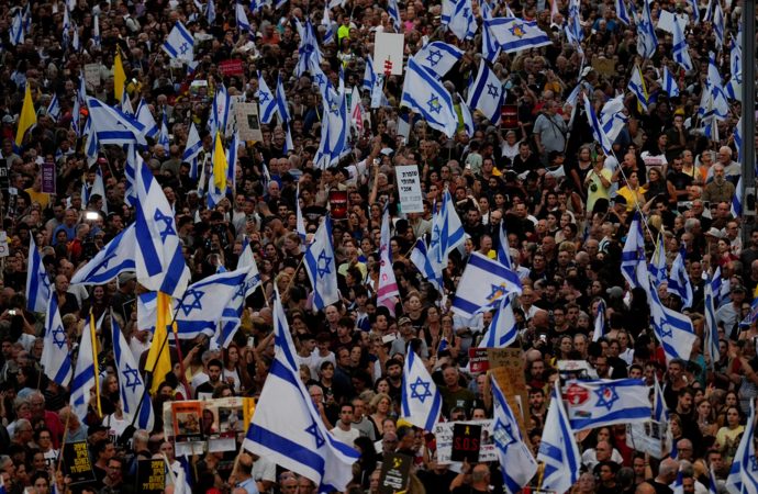 Encuesta impactante: 1 de cada 4 israelíes está pensando en irse, incluido el 60% de los jóvenes israelíes seculares