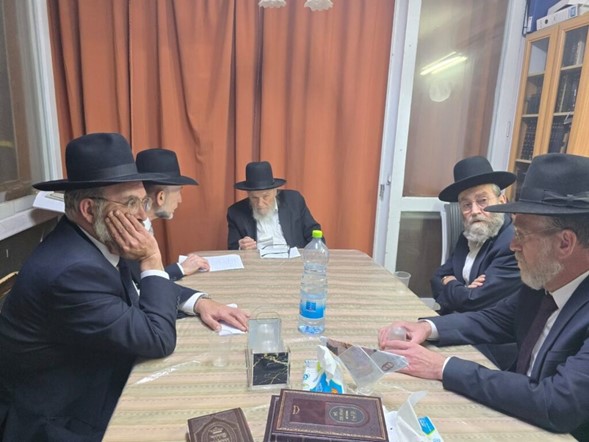 El Gaón Rav Hirsch instruye a los diputados haredíes a seguir adelante con el proyecto de ley, sujeto a modificaciones