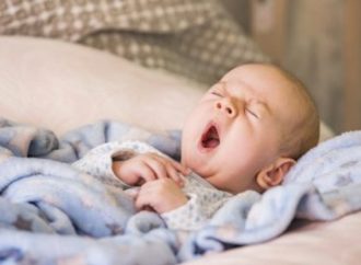¿Qué sucede realmente en el cerebro de un bebé dormido?