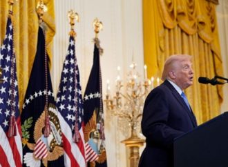 El presidente Trump advierte que el Congreso se está volviendo antisemita en la fiesta de Janucá en la Casa Blanca