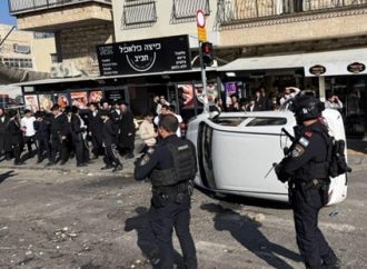 Imágenes increíbles: La policía usa granadas aturdidoras en medio de violentos enfrentamientos cerca de la calle Bar Ilan