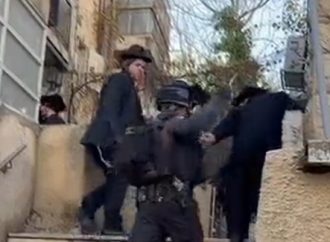 El Ministerio de Justicia investiga la violencia policial por golpear a jóvenes haredíes en Jerusalem