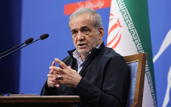 El presidente iraní afirma una “guerra total” con EE. UU., Israel y Europa mientras Teherán presiona para reconstruir su programa nuclear