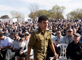 El rehén liberado de Gaza, Edan Alexander, promete “darle una paliza” a Hamás en el lugar de la masacre de Nova
