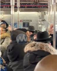 Bajurim de Lubavitch fueron atacados en el metro de Nueva York cuando regresaban de una actividad de Janucá