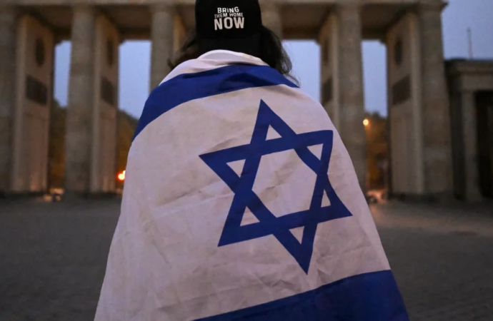 Encuesta: El creciente antisemitismo impulsa a más judíos estadounidenses a considerar a Israel como su refugio más seguro