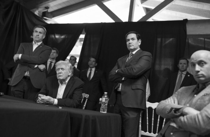 Trump afirma que EE. UU. planea “gestionar” Venezuela y acceder a su petróleo tras la salida de Maduro