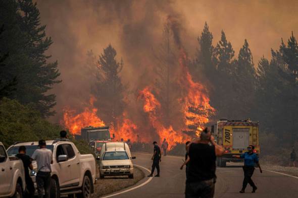 Incendio forestal en Argentina desata controversia conspirativa antisemita tras alegación de causa humana por parte de un tribunal