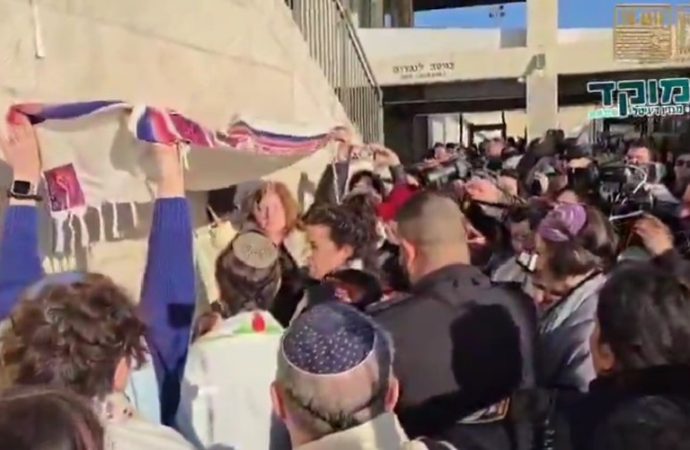Mujeres del Kótel intensifican provocaciones en Rosh Jódesh y ponen vidas en peligro [Videos]