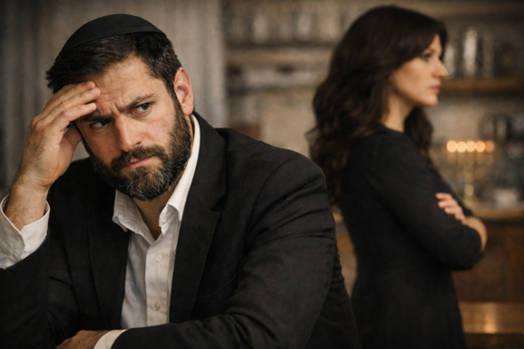 Cómo el estrés convierte a las personas complejas en simples enemigos