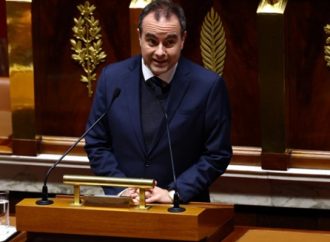 Francia avanza hacia la criminalización del antisionismo en medio de una creciente ola de antisemitismo contra judíos e israelíes