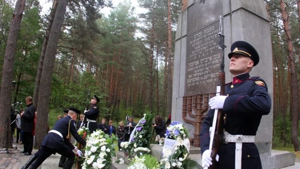 “En Lituania existe antisemitismo institucional y legal”