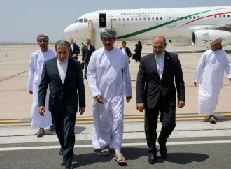 EE. UU. acuerda trasladar las conversaciones con Irán a Omán tras las exigencias del régimen de cambiar de sede