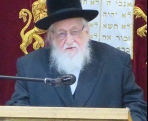 Baruj Dayán Ha’Emes: Harav Elyakim Schlesinger Zt”l, M’Ziknei Roshei Yeshivá, falleció a los 104 años