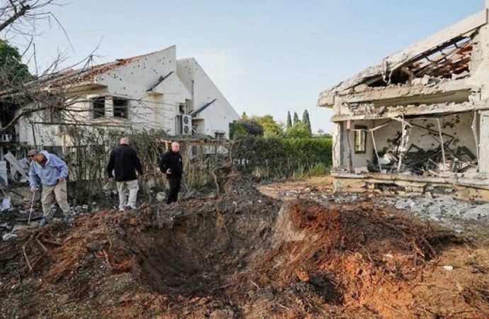 Milagro en el centro de Israel después de que Hezbolá disparara 200 cohetes durante la noche