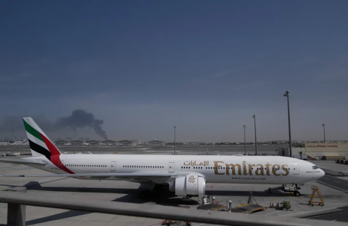 Advertencias ignoradas. Israelíes varados en el aeropuerto de Dubái tras un incidente con un dron iraní