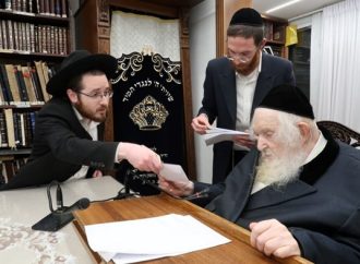 ¿Por qué el rabino Sternbuch insistió en distribuir personalmente los sobres?