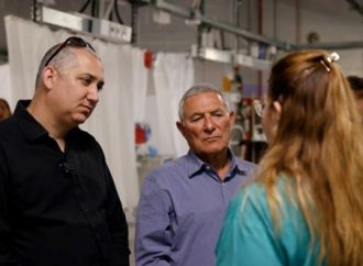 Atacado en casa y en el extranjero, el pueblo judío permanece unido