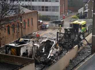 Dos sospechosos arrestados tras el incendio de cuatro ambulancias de Hatzolah en un ataque antisemita vinculado a Irán
