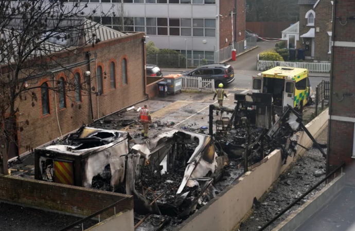 Dos sospechosos arrestados tras el incendio de cuatro ambulancias de Hatzolah en un ataque antisemita vinculado a Irán