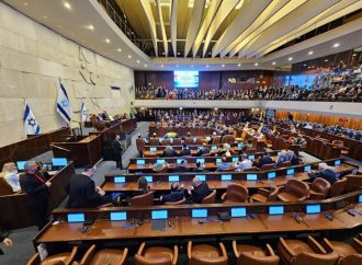 Grave error de la oposición: Los legisladores aprueban accidentalmente cientos de millones para las Yeshivot en una caótica votación presupuestaria