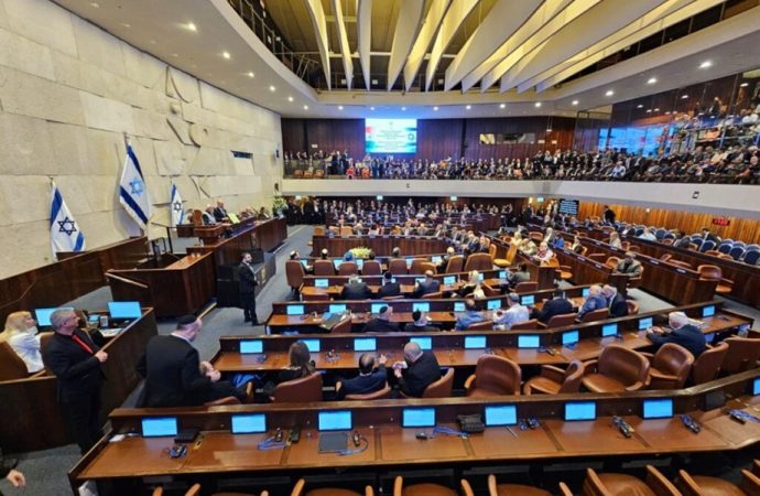 Grave error de la oposición: Los legisladores aprueban accidentalmente cientos de millones para las Yeshivot en una caótica votación presupuestaria