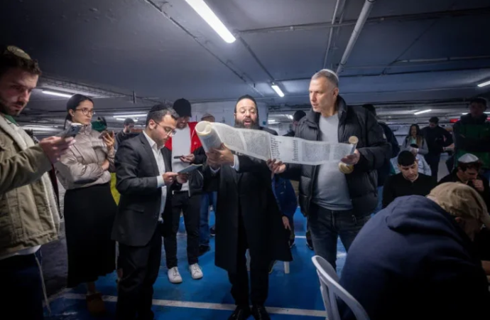 Vea cómo Israel leyó la Meguilá en Purim, desde los refugios hasta el frente