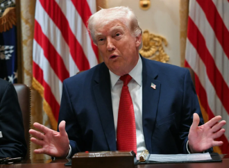 Trump afirma que el “nuevo presidente del régimen” de Irán solicitó un alto el fuego y exige la reapertura del estrecho de Ormuz