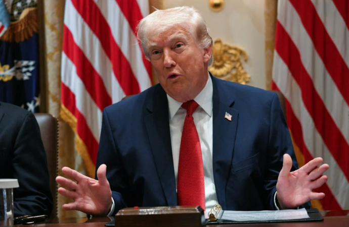 Trump afirma que el “nuevo presidente del régimen” de Irán solicitó un alto el fuego y exige la reapertura del estrecho de Ormuz