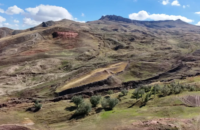 “No es casualidad”: Un nuevo descubrimiento en el monte Ararat reaviva las especulaciones sobre la Teivah de Noé