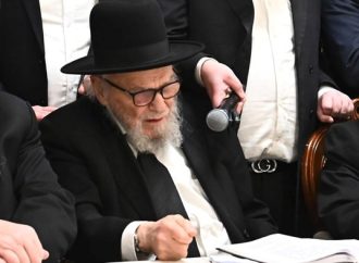 Proyecto de ley hareidí estancado: Netanyahu y Bismuth esperan la decisión de HaGaón HaRav Hirsch