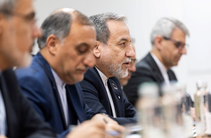 El presidente Trump envía a Kushner y Witkoff a una segunda ronda de conversaciones sobre Irán mientras la guerra pende de un hilo