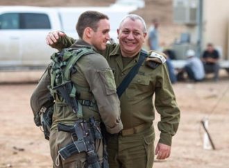 Revolución política: Nuevas figuras se unen a la lista de Gadi Eisenkot tras la alianza Bennett-Lapid